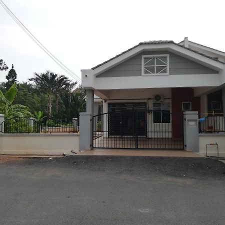 Samsiah Guest House - Taman Yayasan Segamat Buloh Kasap Luaran gambar